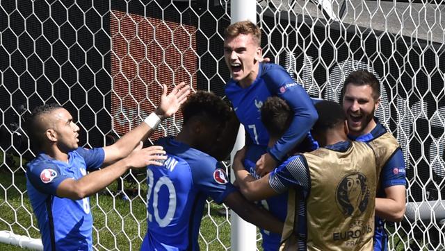 Griezmann scores 2 as France beats Ireland 2-1 at Euro 2016