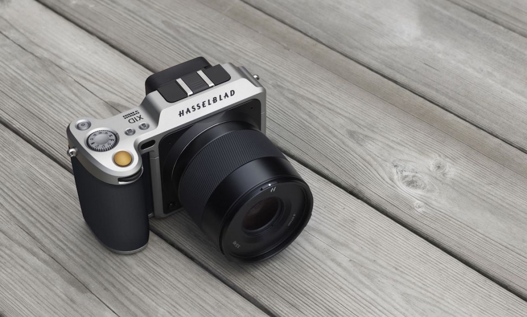 Hasselblad X1D crams medium format sensor into mirrorless camera body