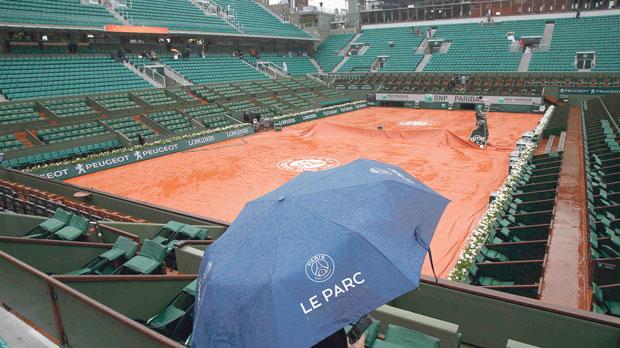 Rain at French Open delays start of play on day nine