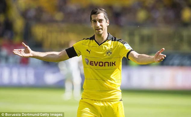 Henrikh Mkhitaryan wants to leave Borussia Dortmund and join Manchester United says the player's agent