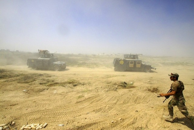 Iraqi security forces advance their positions during the fight against Islamic State militants in Fallujah Iraq