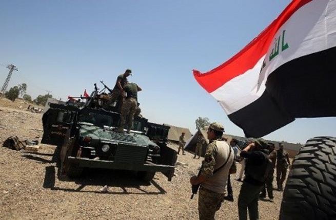 Iraqi security forces on the outskirts of Fallujah prepare to liberate the city