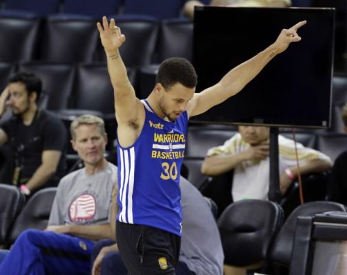 Golden State Warriors Stephen Curry gestures on the