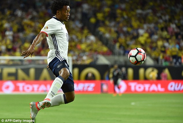 Juan Cuadrado controls the ball during Colombia's Copa America Centenario match with Costa Rica