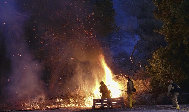 Multiple brush fires reported in West Hills, Calabasas