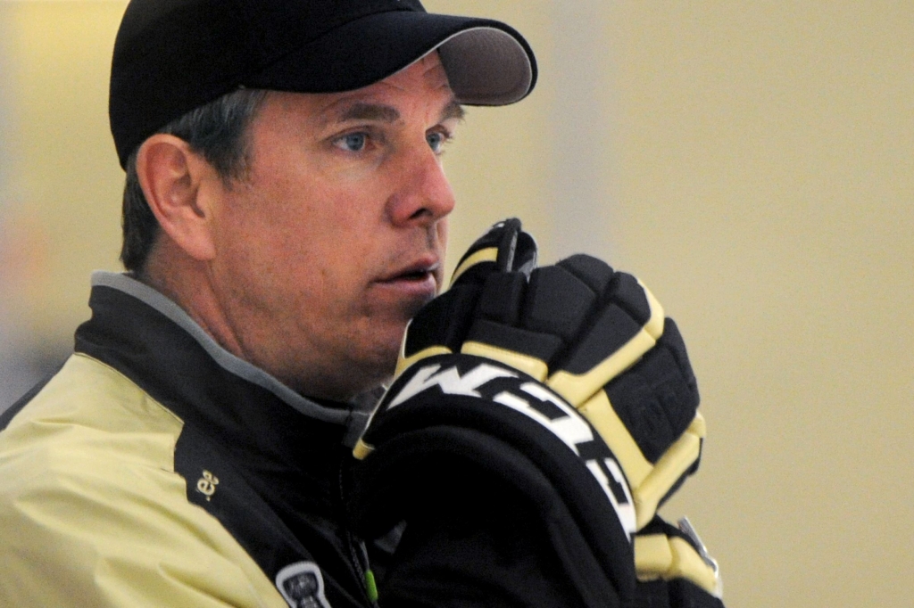 20160608lf-Pens11-15 Penguins head coach Mike Sullivan oversees practice Wednesday in Cranberry