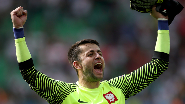 Lukasz Fabianski celebrates Poland's victory