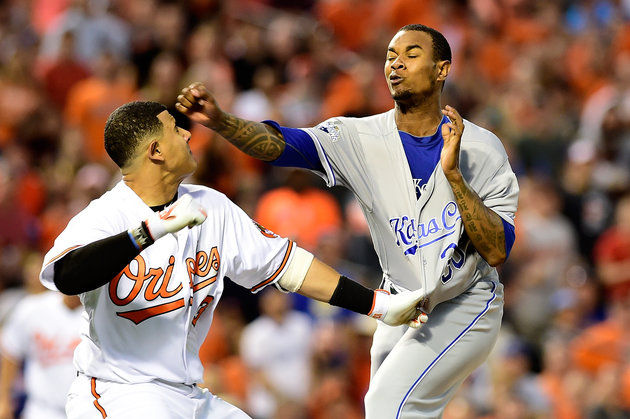 Manny Machado punches Yordano Ventura after being hit by pitch