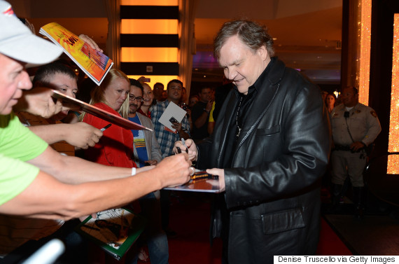 Meat Loaf signs autographs for fans in Las Vegas