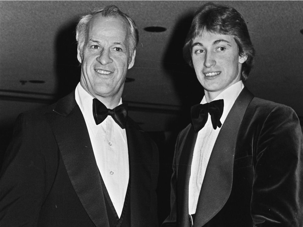 Gordie Howe left of the Hartford Whalers and Wayne Gretzky of the Edmonton Oilers pose for