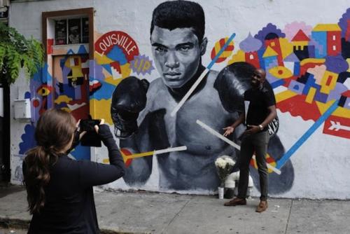 King, Jordanians pay tribute to boxing icon Muhammad Ali