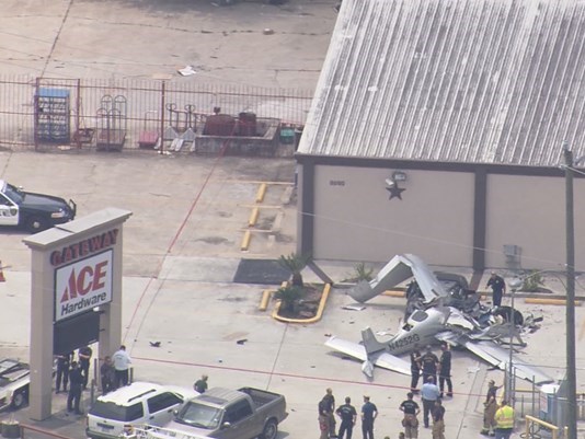 3 dead after plane crashes into car near Houston airport