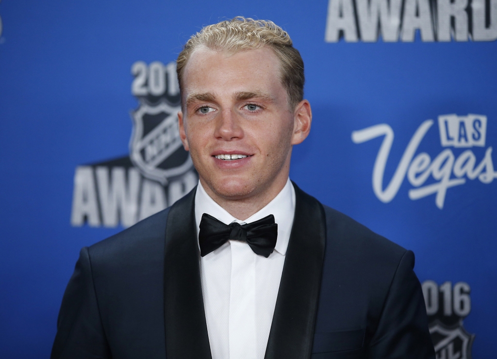 Chicago Blackhawks&apos Patrick Kane poses on the red carpet at the NHL Awards show Wednesday