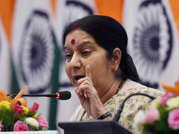 Sushma comes to Pak girl's rescue