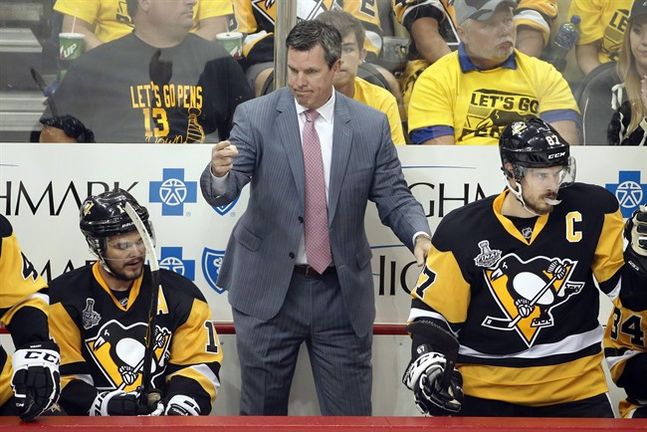 Pittsburgh Penguins coach Mike Sullivan gives instructions during the first period in Game 2 of the NHL hockey Stanley Cup Finals against the San Jose Sharks on Wednesday