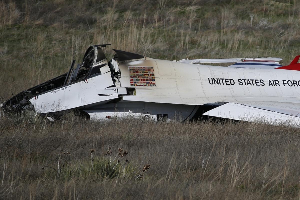 Thunderbirds jet crashes after flying over Air Force Academy graduation