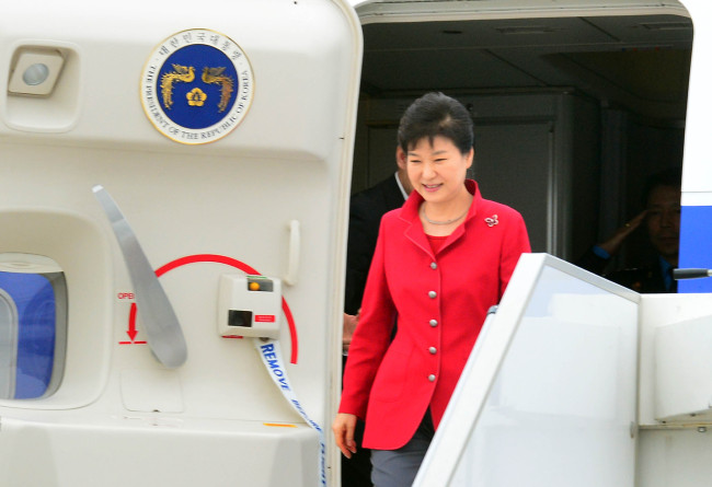 President Park Geun-hye arrives in Paris on Thursday. Yonhap