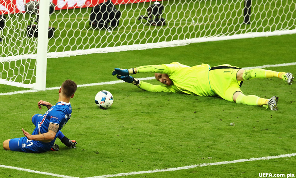 Iceland extend heroic run with last-gasp win