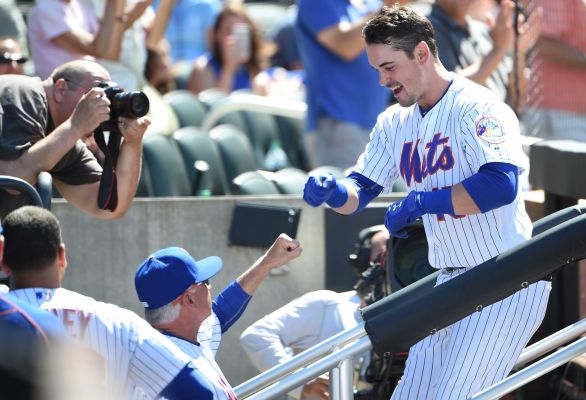 Mets manager Terry Collins greets Matt Reynolds