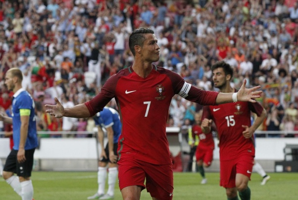 Ronaldo back for Portugal with 2 goals in 7-0 win vs Estonia