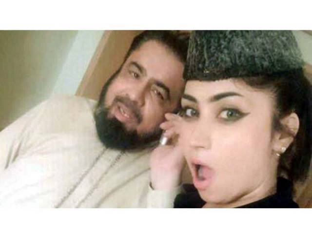 Screen grab of Mufti Qavi and Qandeel Baloch selfie