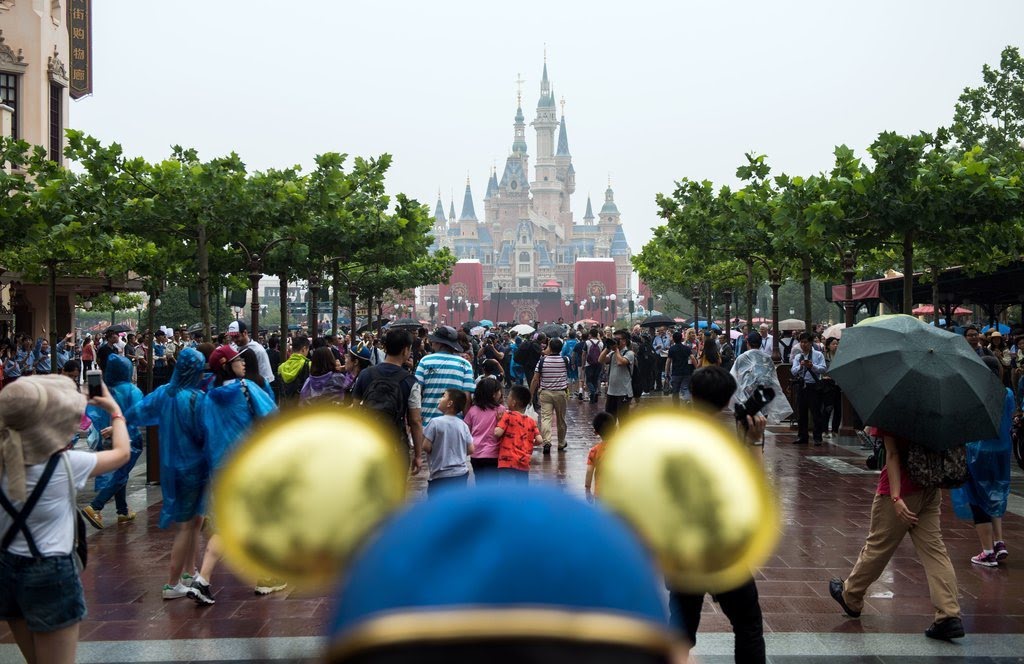 Disney opens $5.5 billion Shanghai park to large crowds