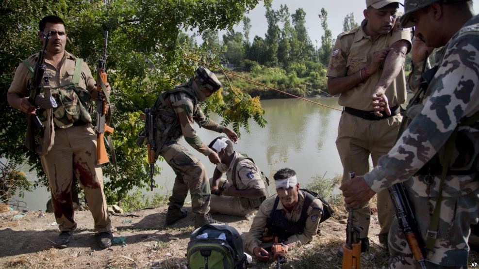 Suspected rebels kill 5 Indian soldiers in ambush in Kashmir