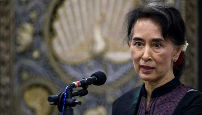 Myanmar's Suu Kyi visits troubled diaspora in Thailand