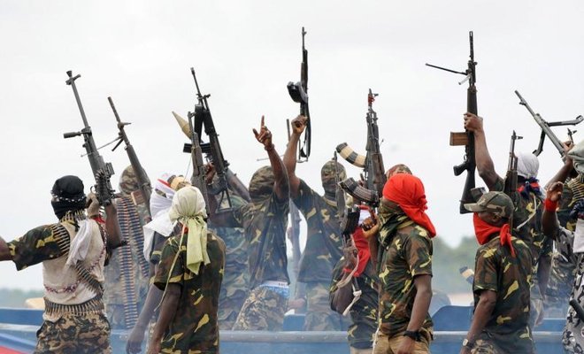 Nigeria militants blow up gas, oil pipelines