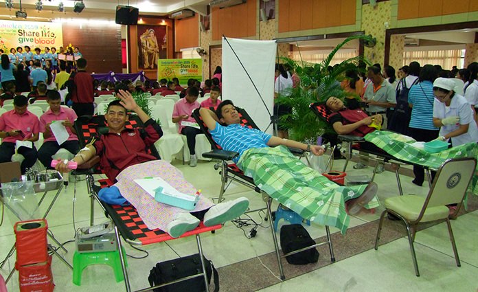 The Chonburi Red Cross thanks those who roll up their sleeves to give blood and encouraged others to join the drive