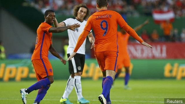 Netherland's Vincent Janssen celebrates