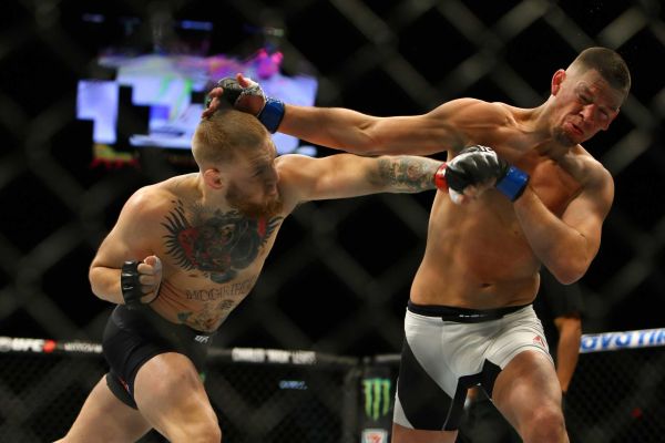 Conor Mc Gregor punches Nate Diaz in a welterweight