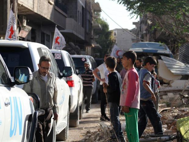 Syria crisis: first aid convoy enters besieged Daraya since 2012