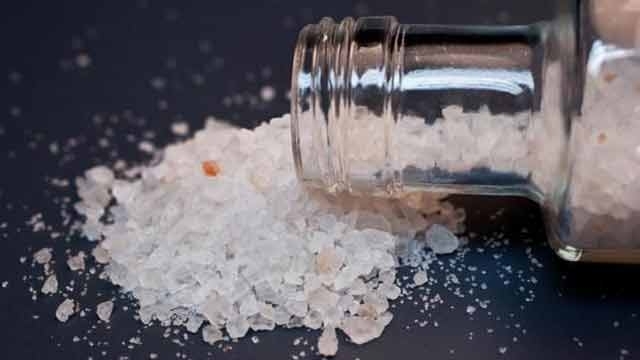 FDA releases guidelines to suggest manufacturers and restaurants to reduce their salt use