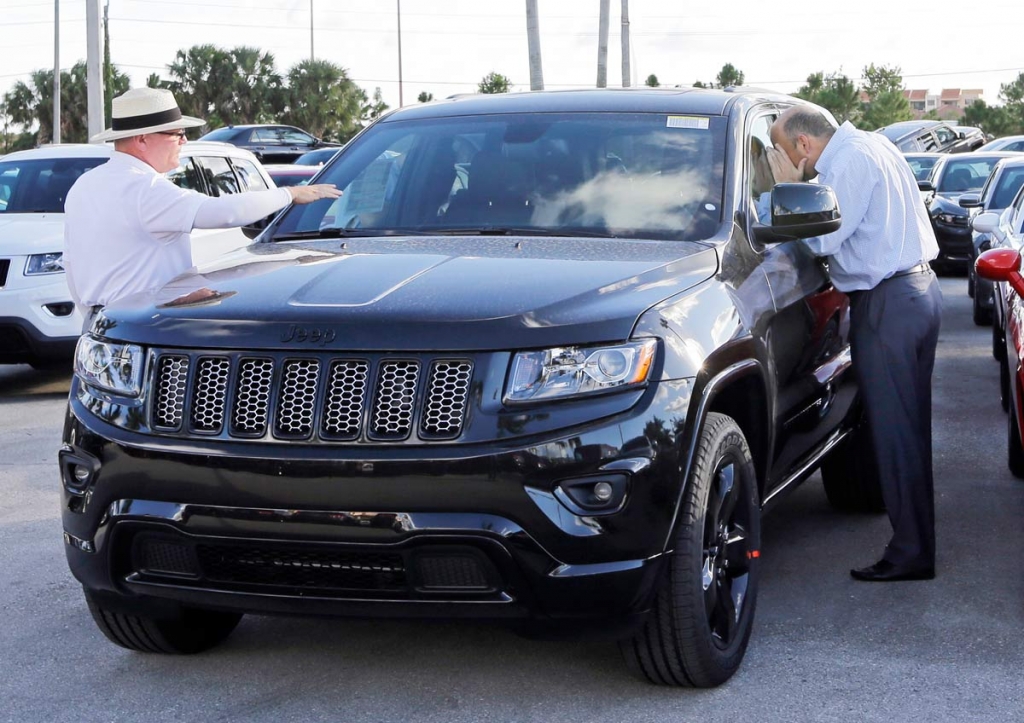 Fiat Chrysler sales up 1% in May as industry sales dip