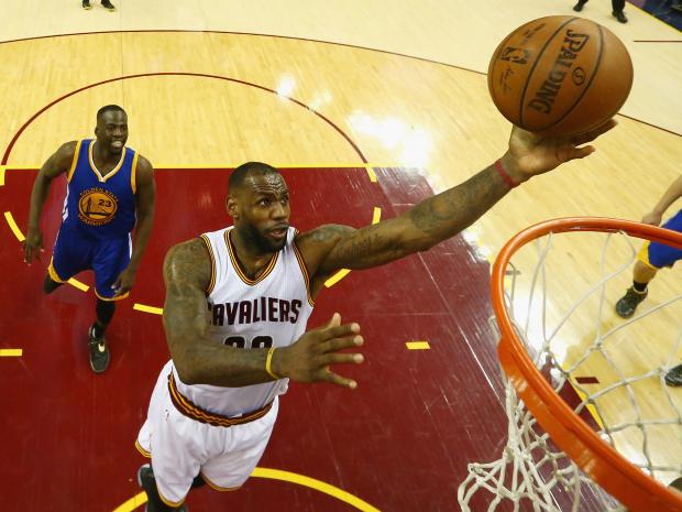 Final: LeBron scores 32, Cavaliers rout Warriors in Game 3 to cut NBA Finals deficit in half