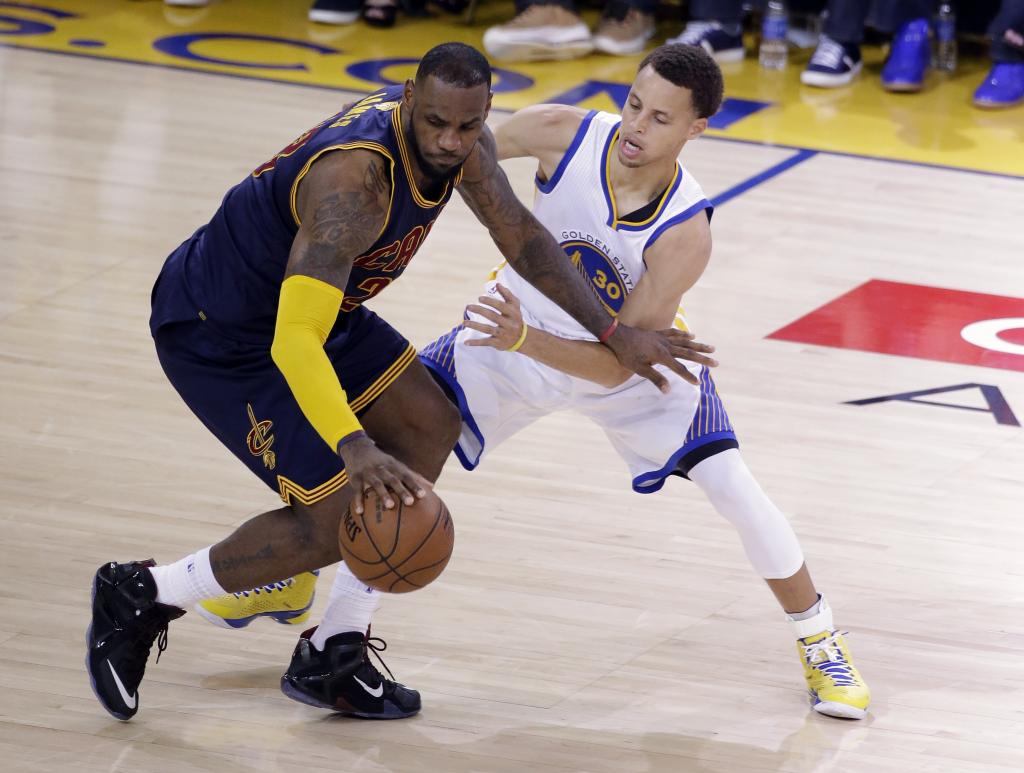 Golden State Warriors beat Cleveland Cavaliers in NBA Finals opener