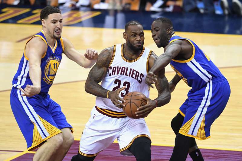 Cavaliers' Kyrie Irving And J.R. Smith Silence Golden State With Game 3 Heroics