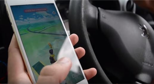 A player plays Pokemon GO in his car