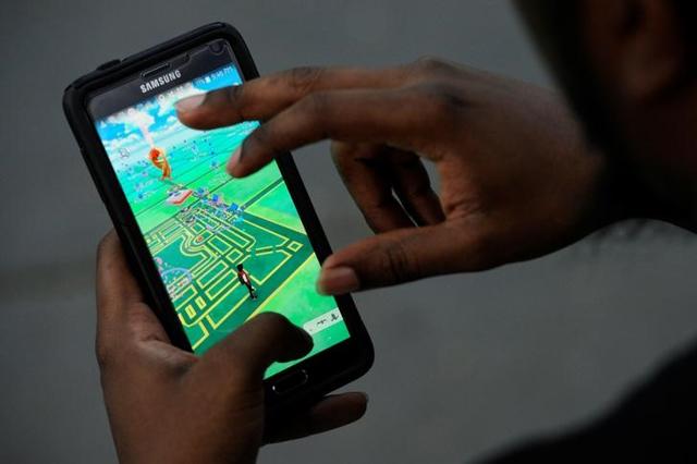 Pokemon Go Craze Crashes Servers, Draws Police Warnings