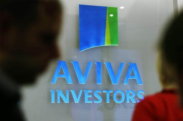 Aviva Investors suspended trading in a £1.8 billion real estate investment fund after Standard Life Investments froze its fund on Monday