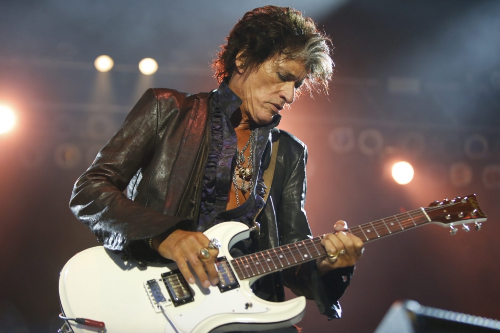 Joe Perry Collapses, Hospitalized During Hollywood Vampires Show