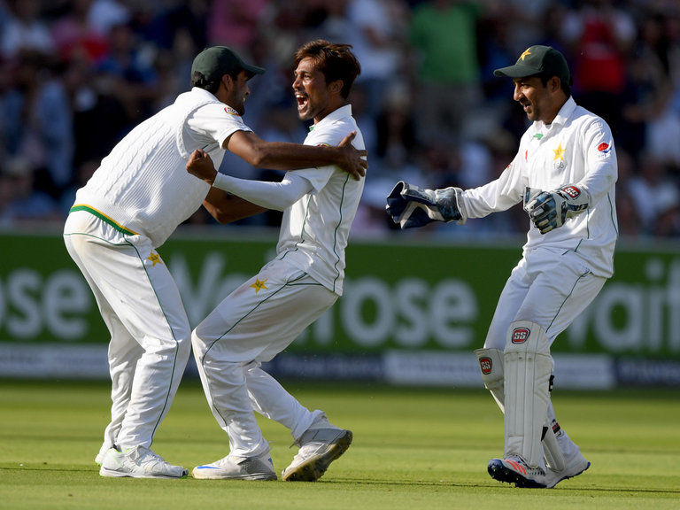 Mohammad Amir celebrates sealing Pakistan's first Test victory at Lord's