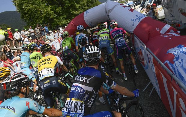 An inflatable arch slows up the peloton