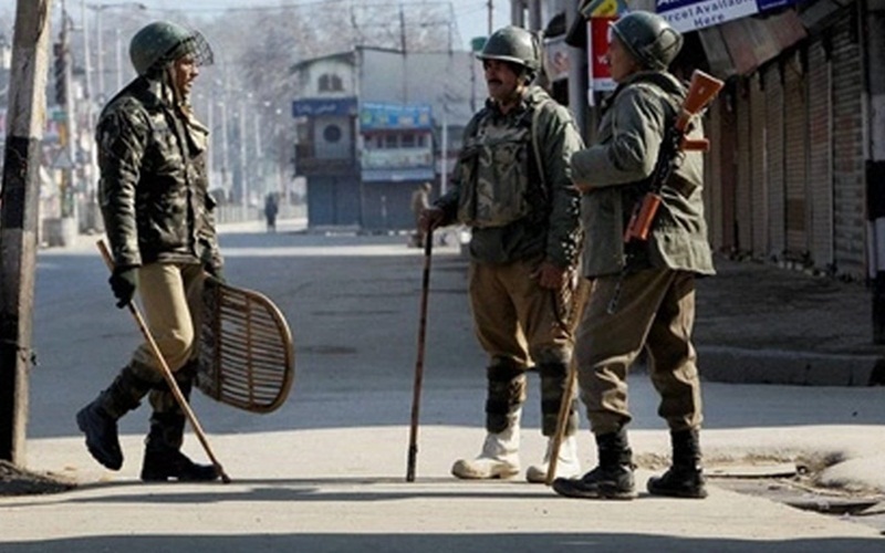 Authorities to relax curfew in Kashmir. Image Source Zee News