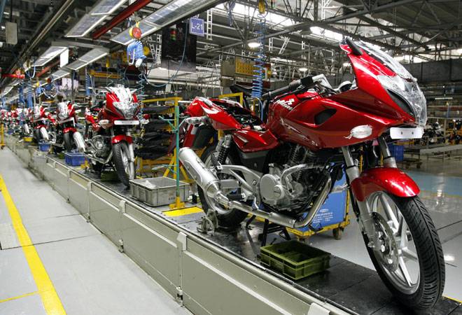 Bajaj Auto reports Rs 978 cr net profit in Q1