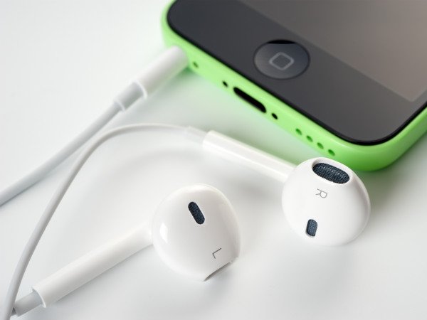 Apple Air Pods under work to give users freedom from wires Report