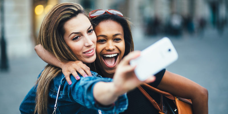 Selfie Elbow’ Is The New Medical Condition Doctors Are Talking About