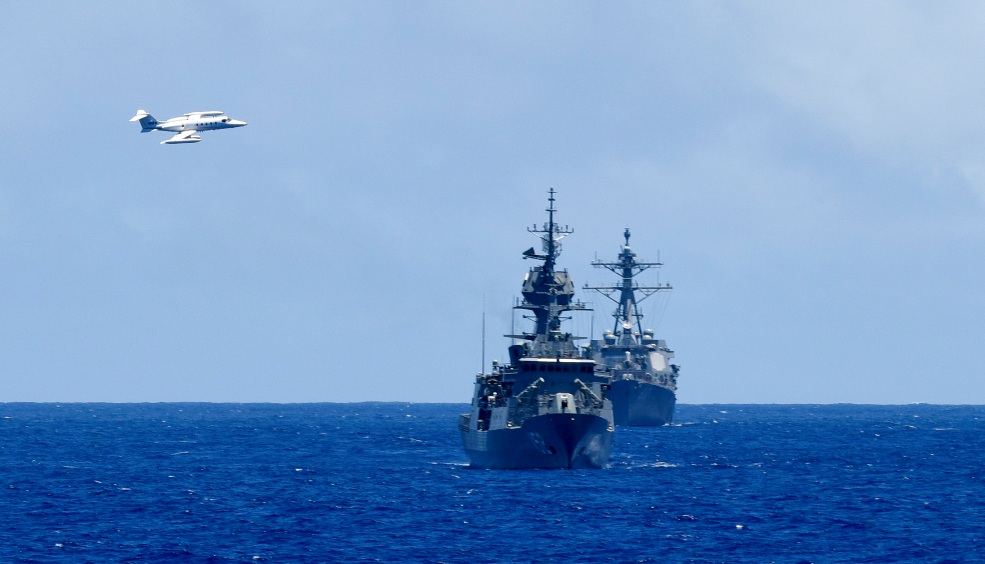 Two small jet aircraft act as a simulated target while flying between the Royal Australian Navy HMAS Warramunga, front and US Navy USS Howard during Rim of the Pacific 2016. US Navy