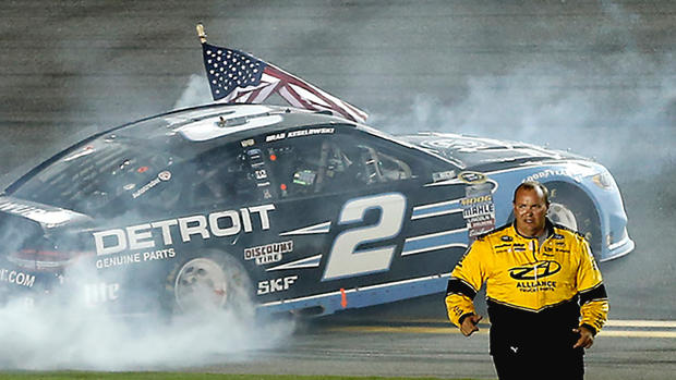 Brad Keselowski avoids major wreck for victory at Daytona